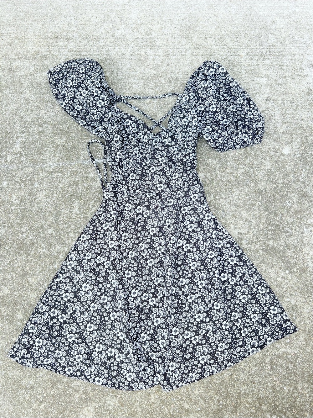 Heart & Heels Black White Floral Sundress Sweetheart Neck Puff Sleeve Medium